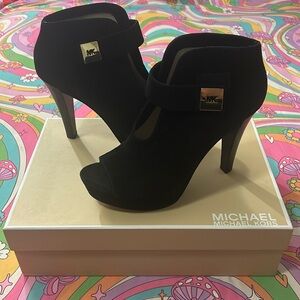 Michael kors devenporte bootie
